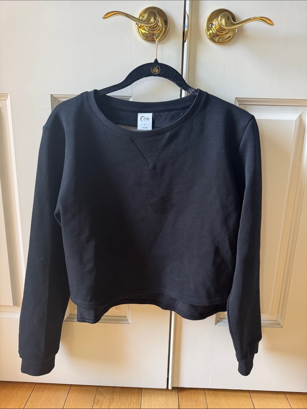 Zyia Black Cropped Pullover Sweatshirt